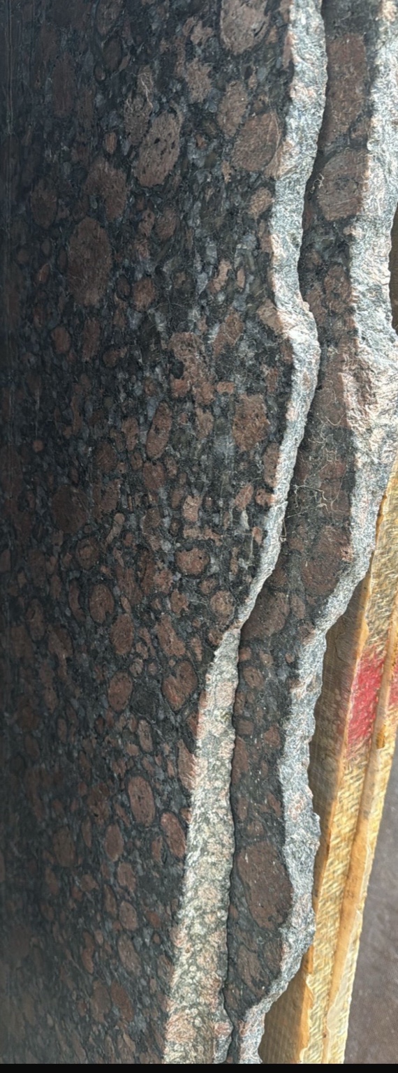 Naturstein roh – Granit und Naturstein